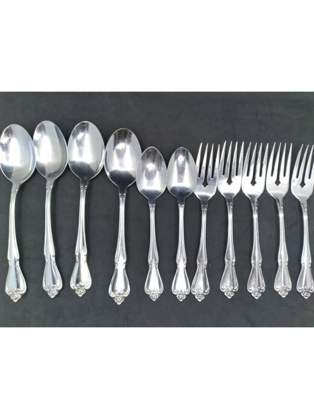 Set 11 Rogers 1881 Oneida Arbor Rose pattern small Forks and spoons teaspoons